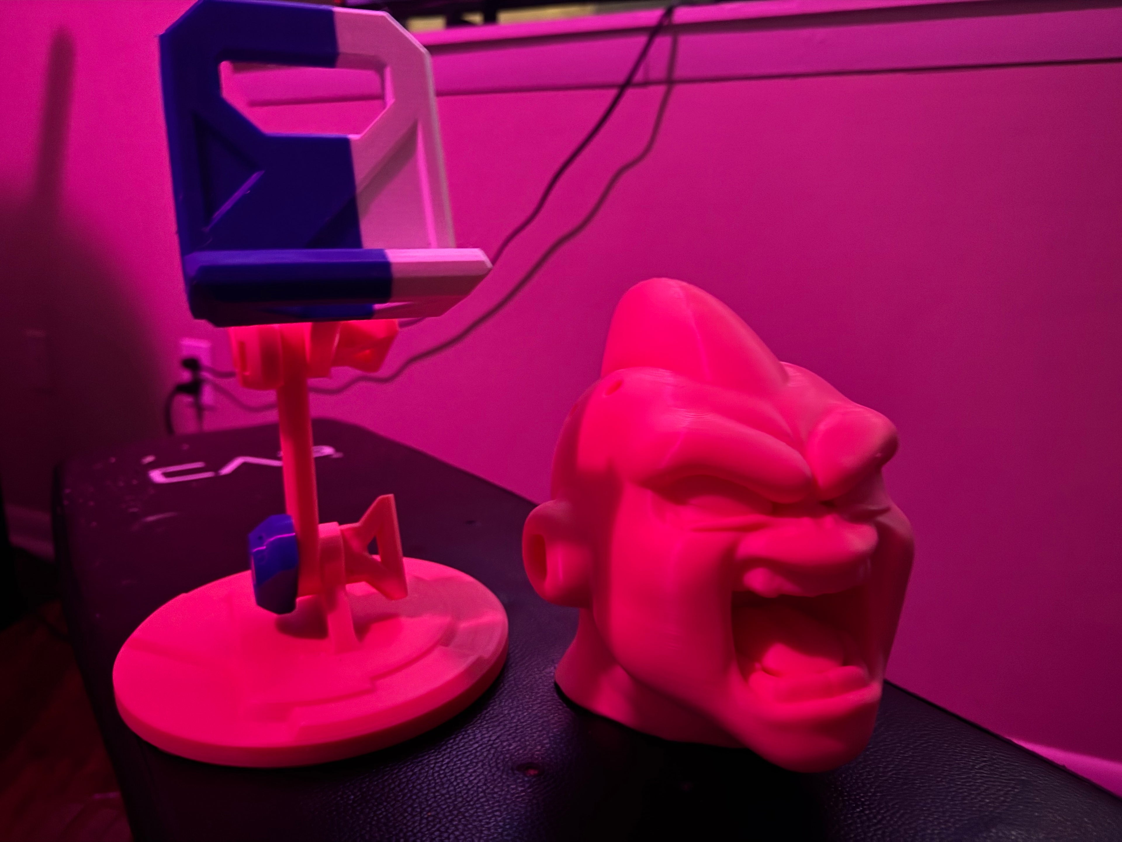 FREESTANDING DEVICE PEDESTAL